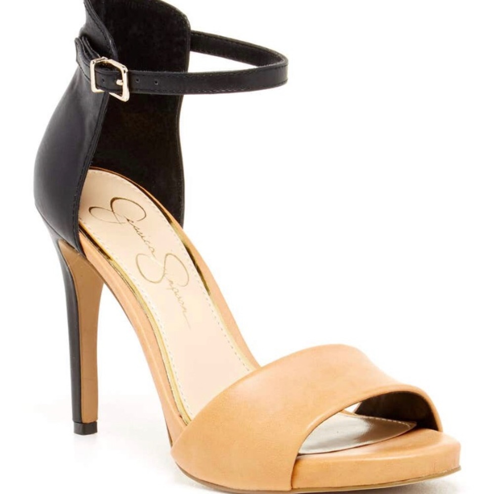 Two toned high heels sandal.